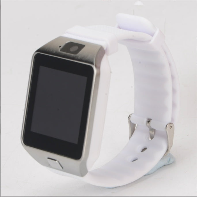 Een witte U8 Smartwatch met een zilverkleurige behuizing en leeg scherm, weergegeven op een licht oppervlak. Het horloge heeft een modern ontwerp met een geribbeld TPU-polsbandje en een strakke metalen rand.