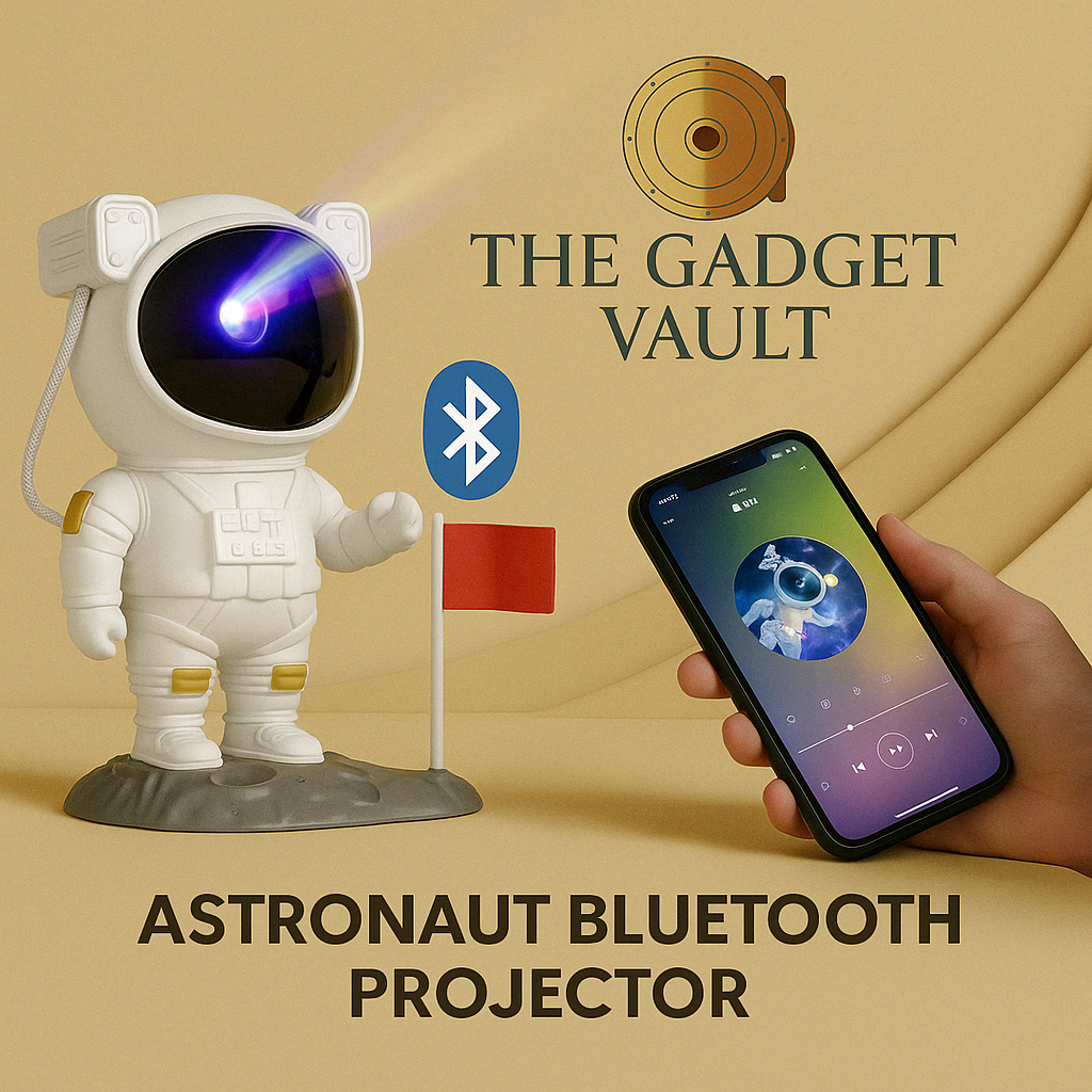 Witte astronaut projector met Bluetooth-speakerfunctie, verbonden met een smartphone, op luxe beige achtergrond met The Gadget Vault-logo. Muzieksymbolen en sterrenlicht worden geprojecteerd uit de helm.
