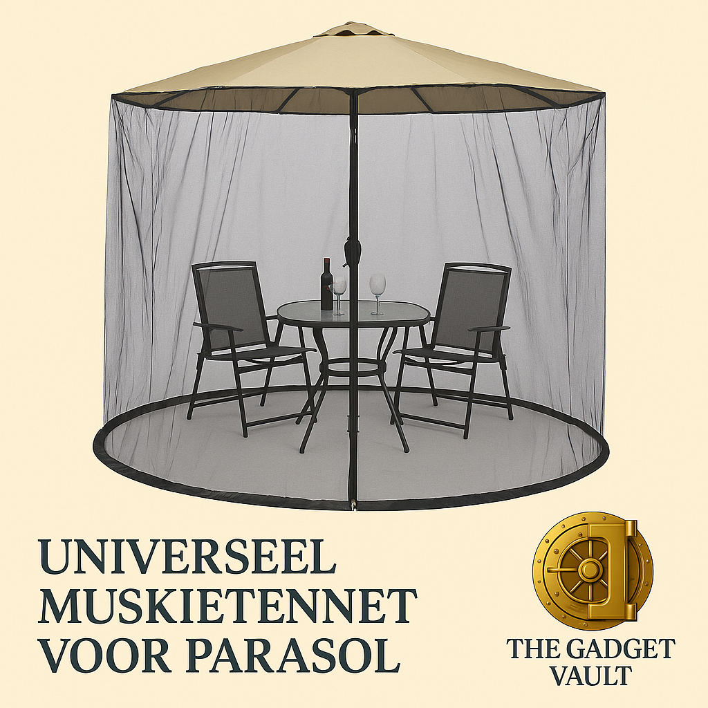 Visual van een universeel muskietennet voor parasols, strak gespannen over een beige tuinparasol met zitset, op luxe beige achtergrond met het goudkleurige kluislogo van The Gadget Vault rechtsonder en producttitel in elegante serifletters.