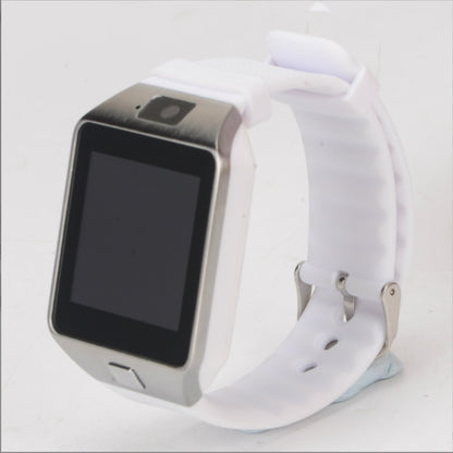 Een witte U8 Smartwatch met een zilverkleurige behuizing en leeg scherm, weergegeven op een licht oppervlak. Het horloge heeft een modern ontwerp met een geribbeld TPU-polsbandje en een strakke metalen rand.