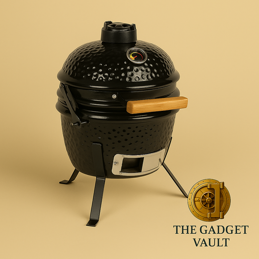 Luxe 3D-visualisatie van een compacte zwarte kamado-barbecue, gevuld met gegrild vlees, gepresenteerd op ronde, beige platforms tegen een warme gele achtergrond.