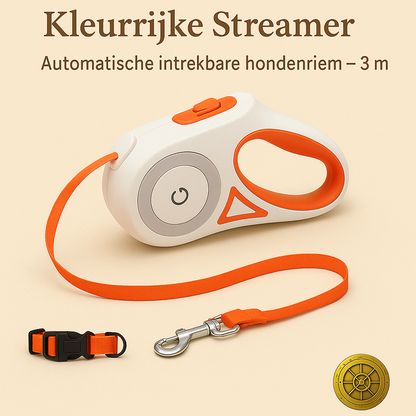 Witte automatische intrekbare hondenriem met oranje accenten en bijpassende halsband, gepresenteerd op een warme beige achtergrond met luxe gouden kluislogo van The Gadget Vault.